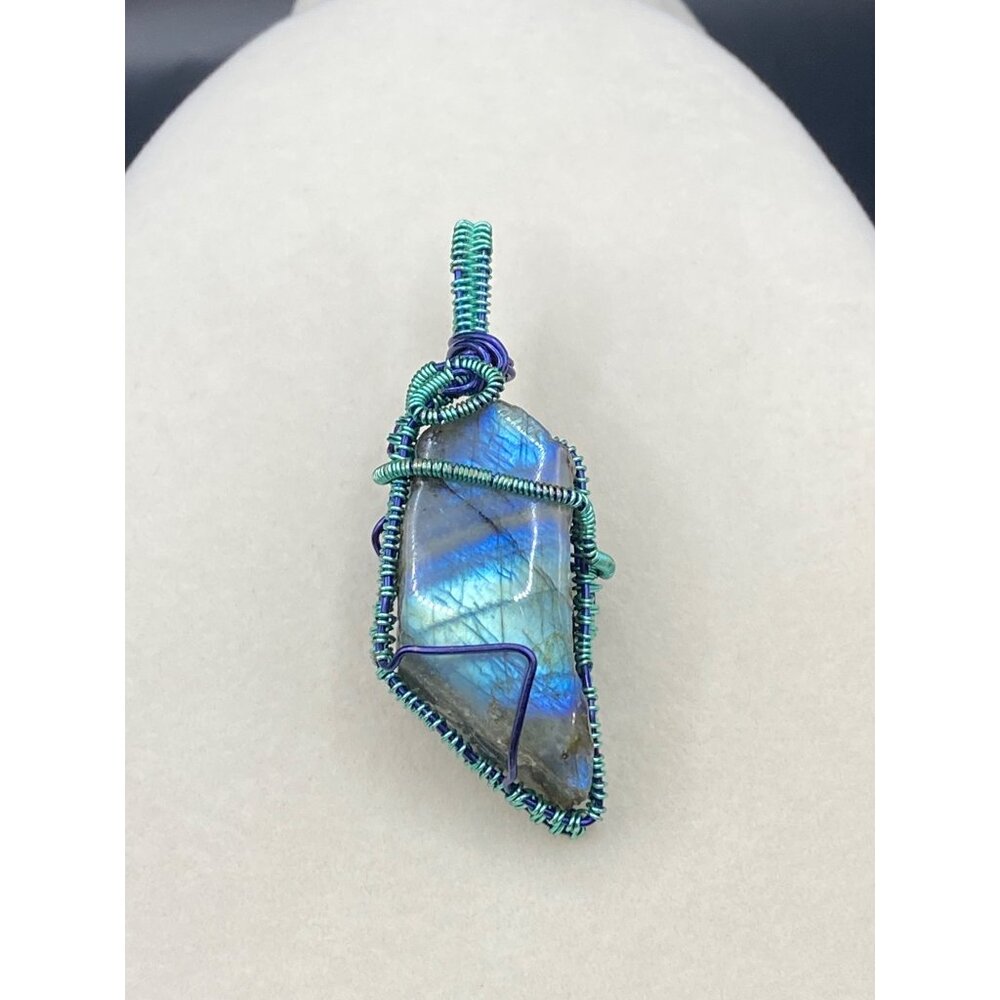 Natural labradorite wore wrapped pendant